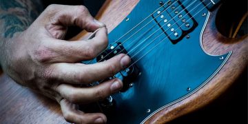 Ge din elgitarr nytt liv med lackning – Upptäck fördelarna och tekniken