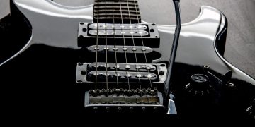 Köp en begagnad Elgitarr och skapa magi på scenen